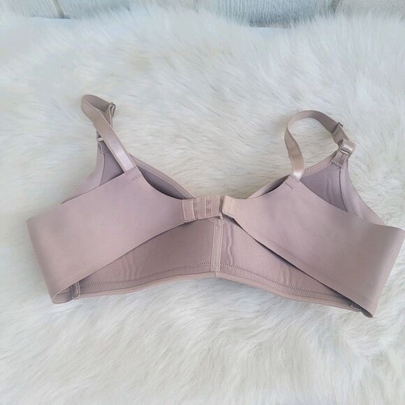 Warners Women's Beige Wireless Bra Size 38B Style RM0561T - Picture 2 of 3